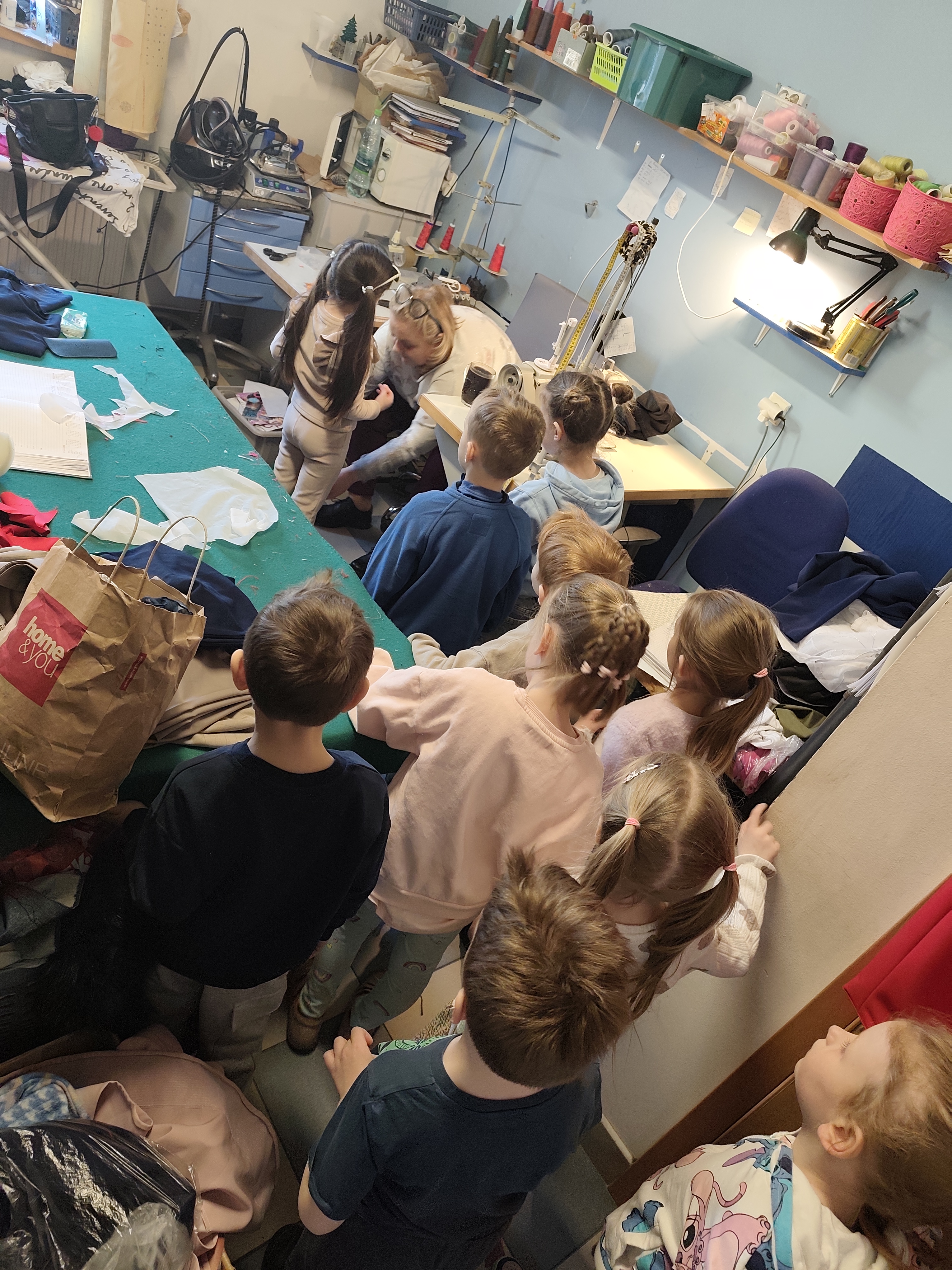 W pracowni krawieckiej